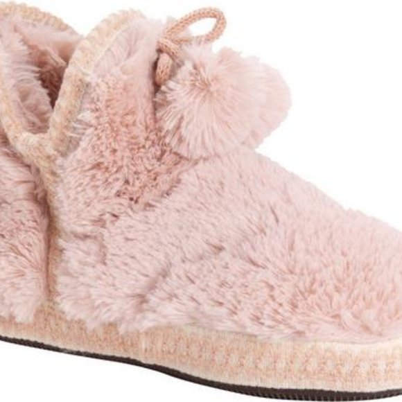 Muk Luks Shoes - MUK LUKS NWT Pink Slippers Size S